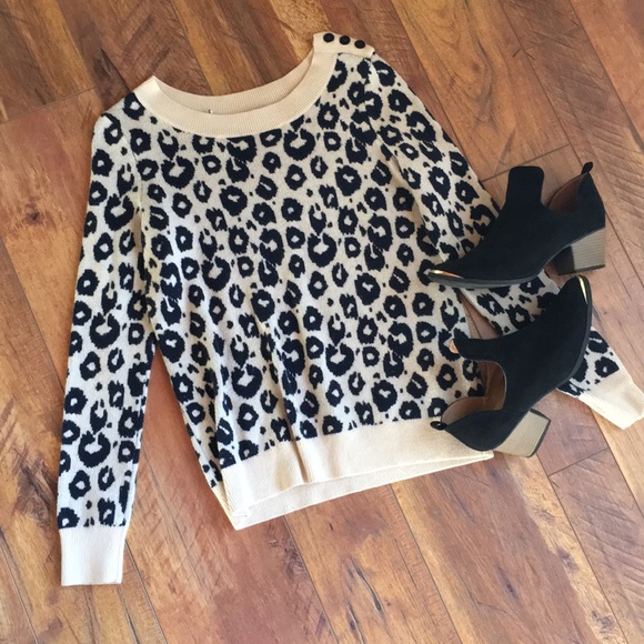 GAP Sweaters - 💥3/$20 GAP Leopard Sweater